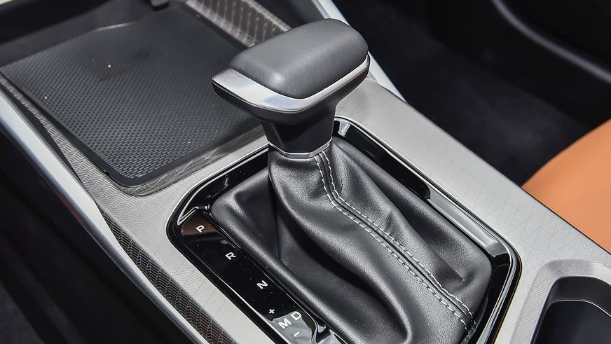 Geely снова обновит седан Emgrand: официальные фото