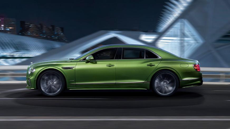 Седан Bentley Flying Spur стал мощным гибридом с V8