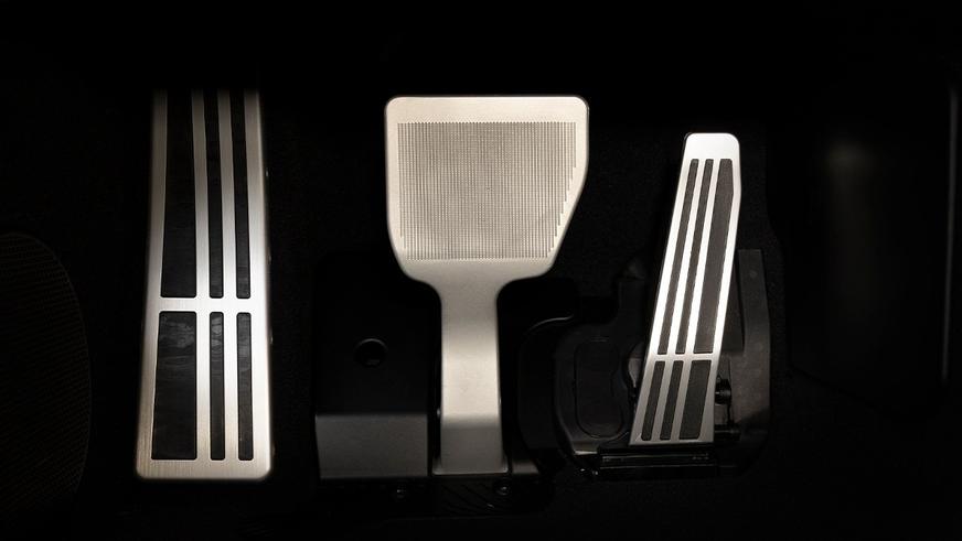 Toyota представила три суперкара: дорожный, гоночный и электрический