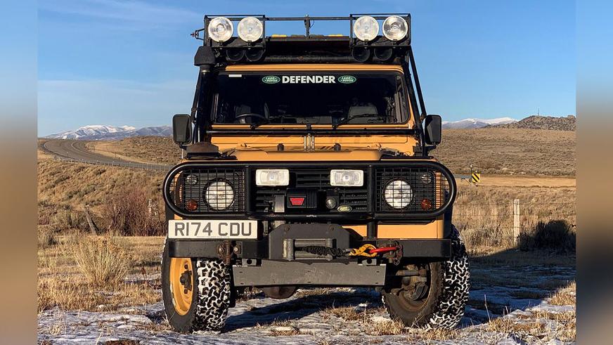 С молотка уйдёт ветеран Camel Trophy, старый Land Rover Defender