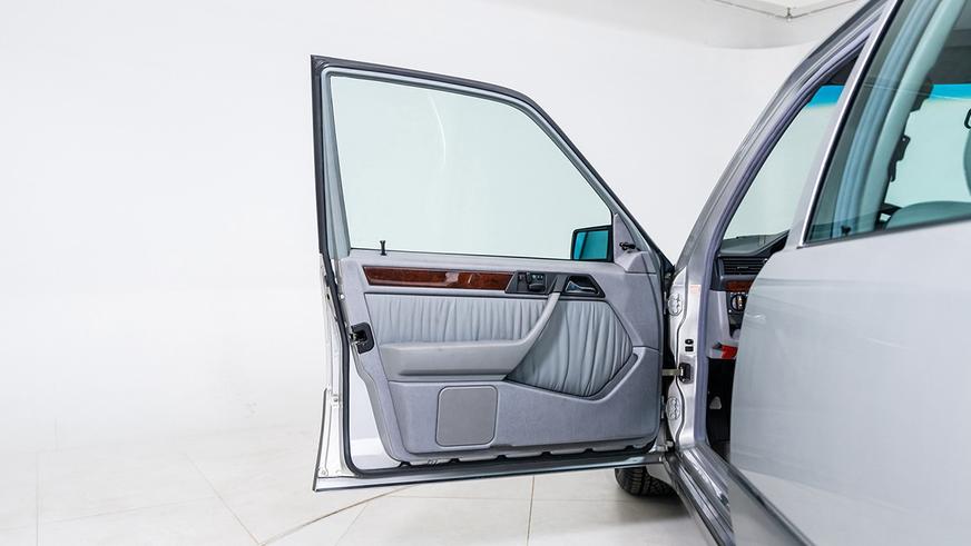 Более 175 млн тенге заплатили за Mercedes-Benz 500E (W124)