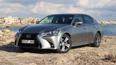 Lexus GS және IS модельдерін сервиске шақырады