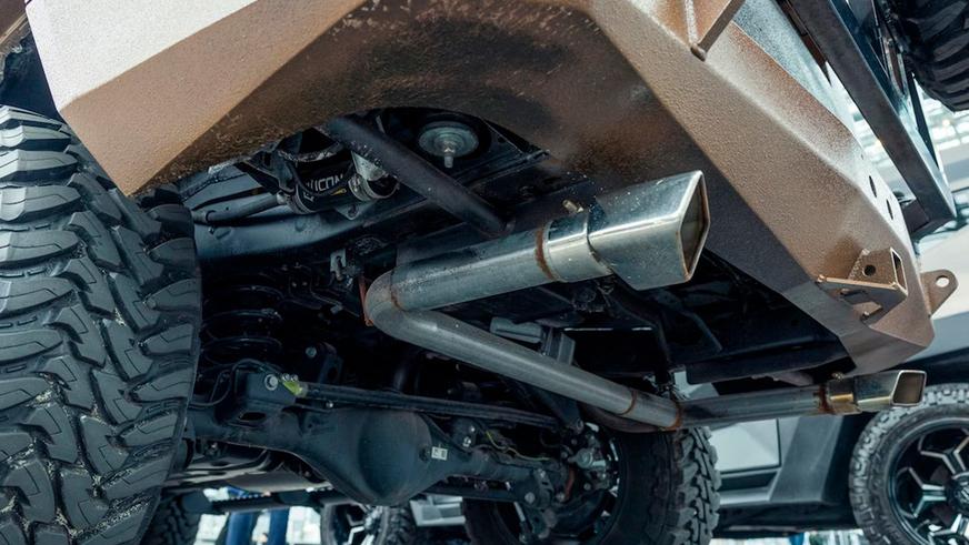 Брутальные внедорожники Toyota и Ford привезли тюнеры на выставку в Нью-Йорке