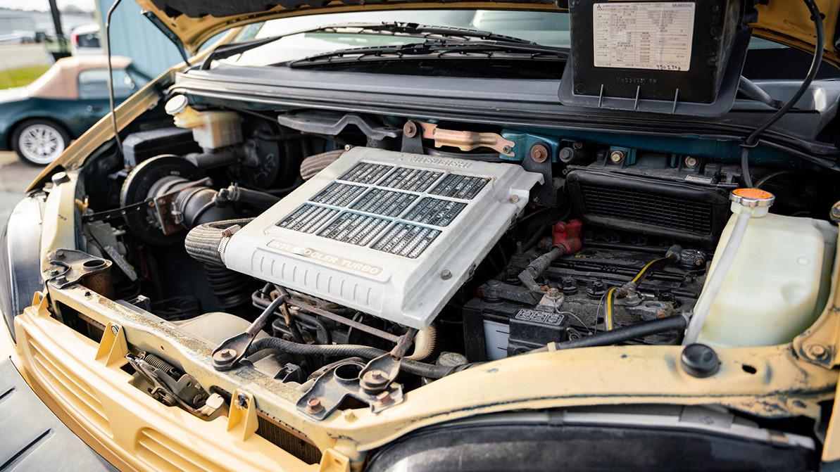 Лифтованная Mitsubishi Delica появилась на торгах в США