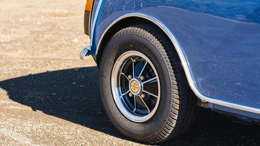 Классический Mini превратили в 300-сильный электромобиль