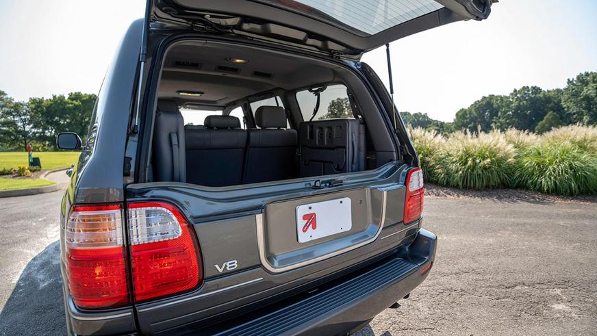 Lexus LX470 с небольшим пробегом выставили на аукцион в США