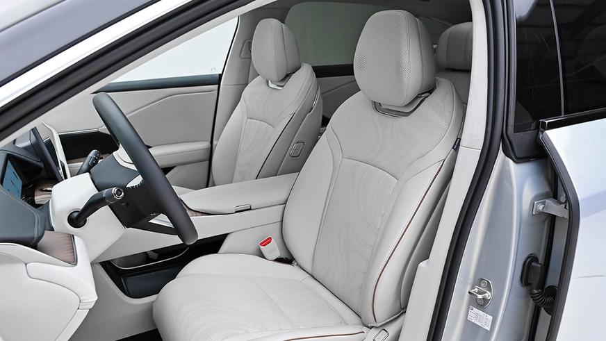 Электроседан Toyota bZ7 поступил в продажу по цене от 12.8 млн тенге