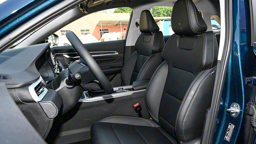 В Китае назвали цены на Geely Emgrand нового поколения