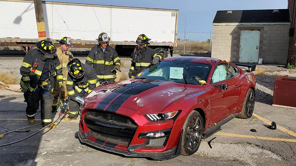 770-сильный Ford Mustang стал жертвой пожарных