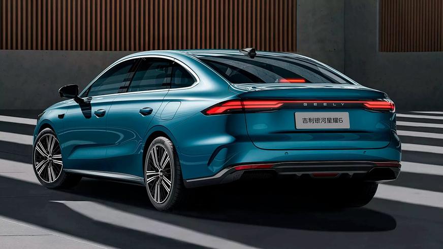 Показан седан Geely с «оскалом» AMG