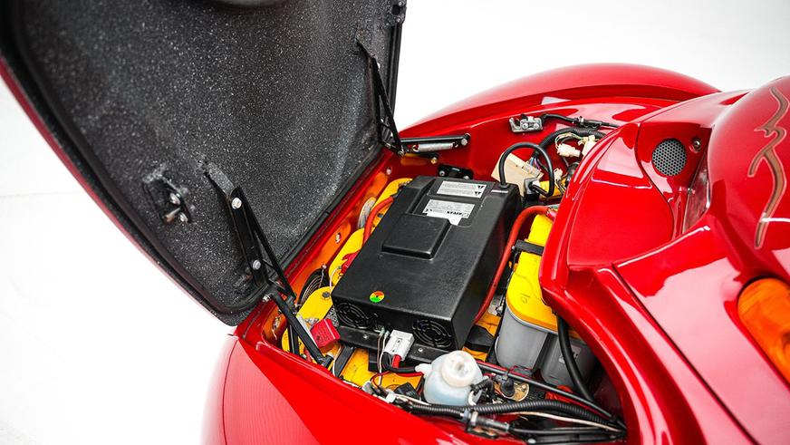 Крохотный и очень редкий электрокар ушёл с молотка