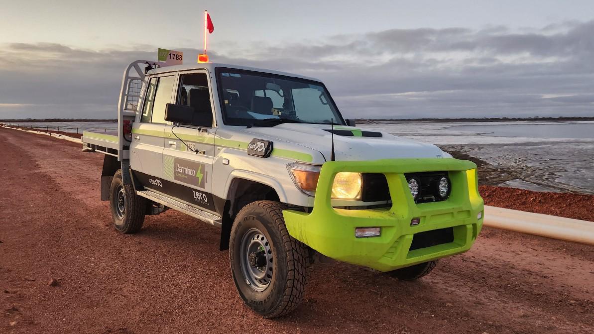 tlc-70-1Классический Toyota Land Cruiser стал электромобилем