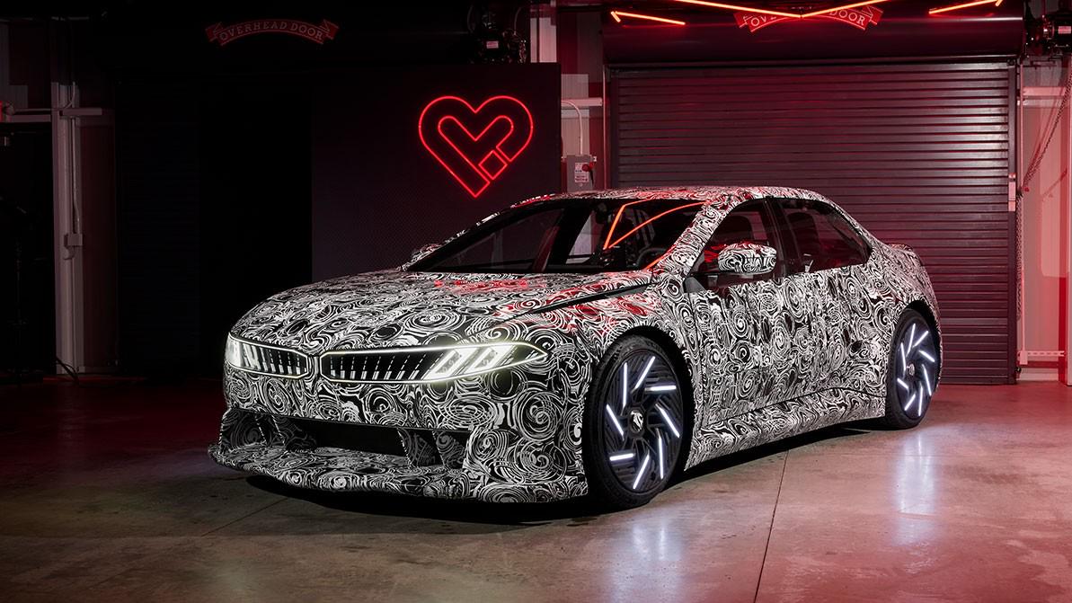 BMW показала драйверский электроседан с новым суперкомпьютером