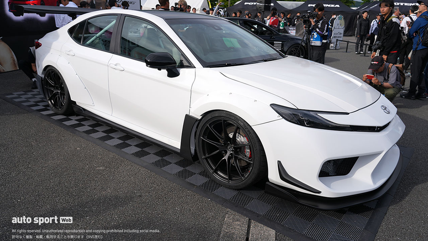 Toyota построила 7-цилиндровую Camry