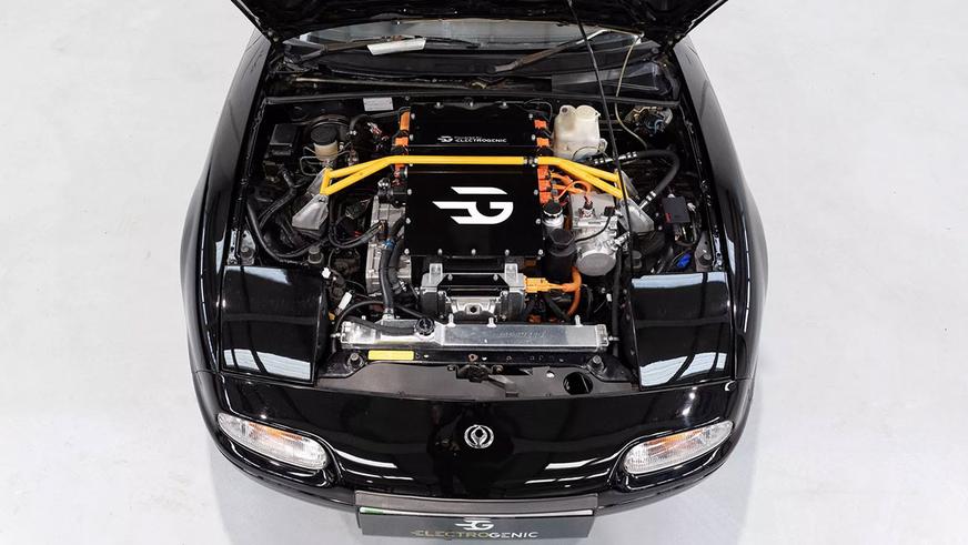 Классическую Mazda MX-5 превратили в электромобиль
