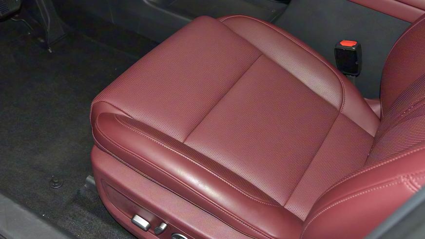 Hongqi HS6 стал самым дальнобойным гибридным кроссовером