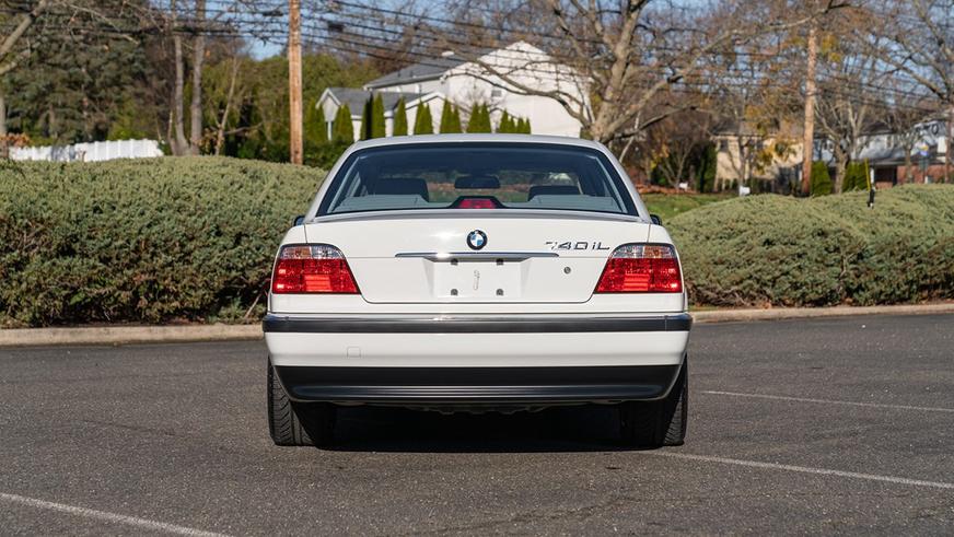 На торги выставили почти новую BMW 740iL (E38) 2000 модельного года