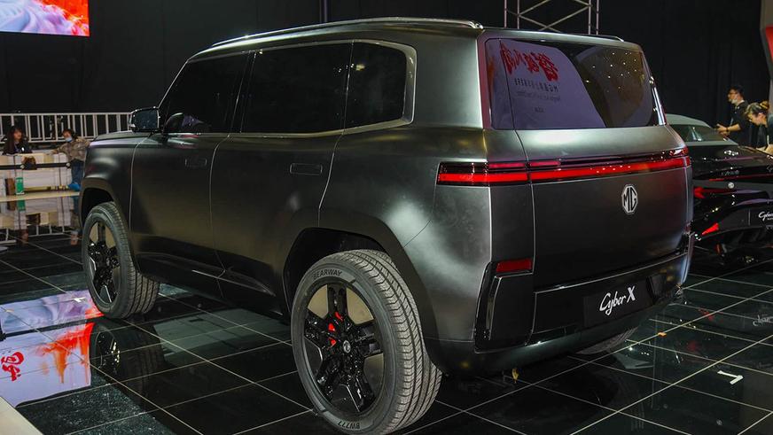 MG Cyber Х напомнил прошлое выдвижными фарами
