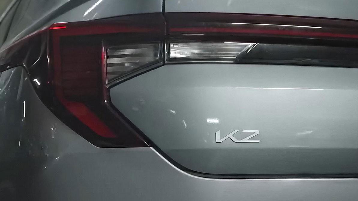 Загадочный седан Kia подловили на парковке