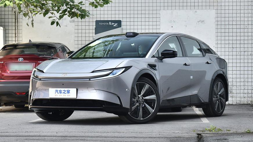В Китае стартовали продажи самой большой электрической Toyota