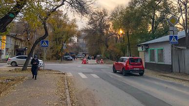 Включать ли правый поворотник при движении