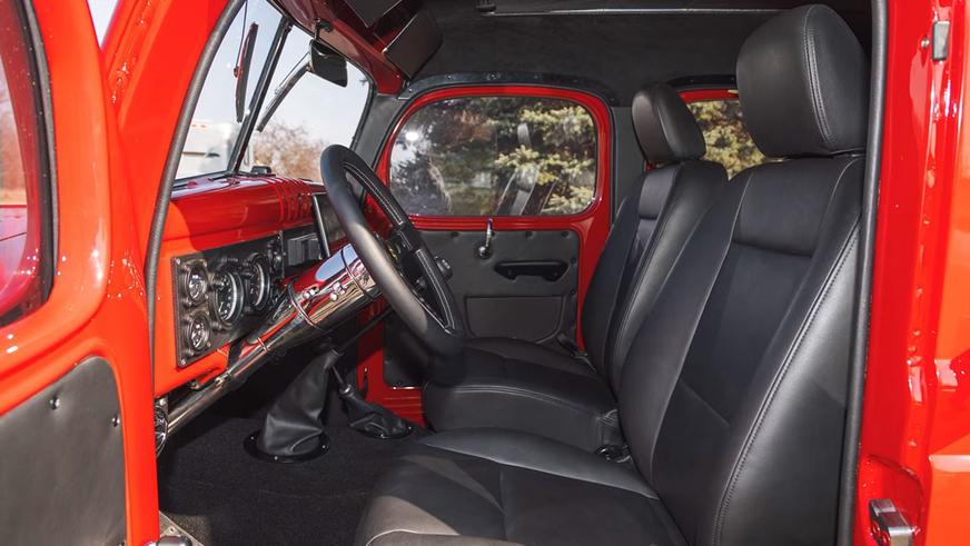 Старый грузовичок продают по цене суперкара