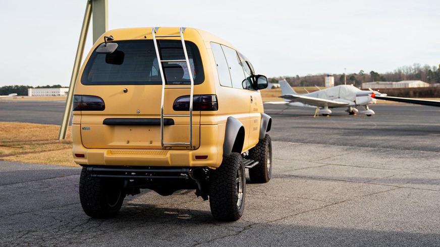 Лифтованная Mitsubishi Delica появилась на торгах в США