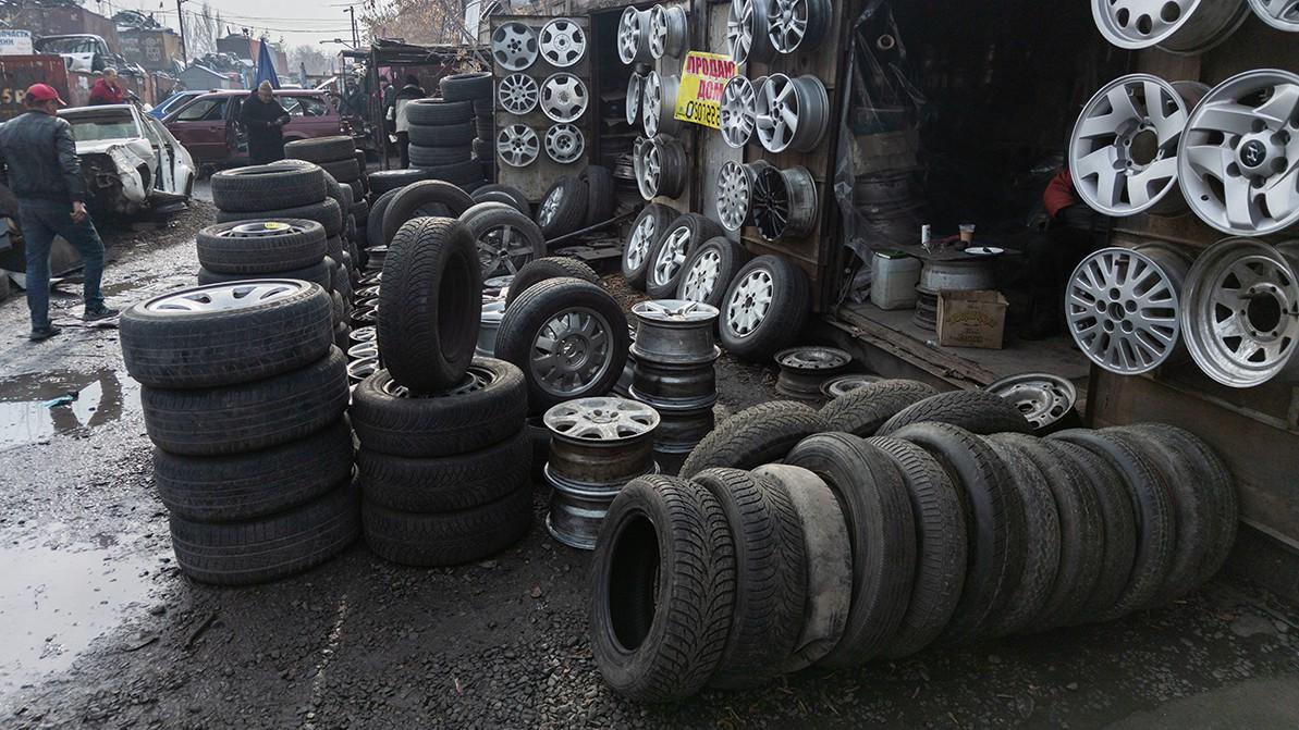 Полторы тысячи тонн старых покрышек ввезли в Казахстан незаконно