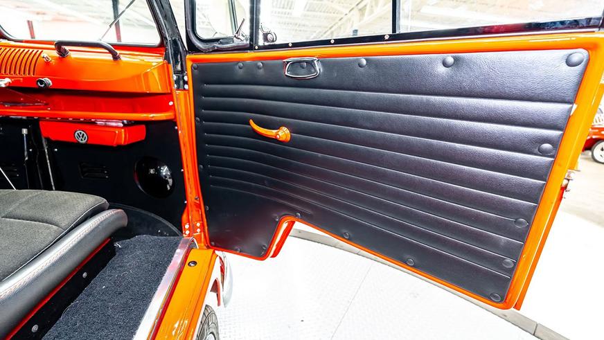 На продажу выставили Volkswagen T1 с огромным мотором от Cadillac