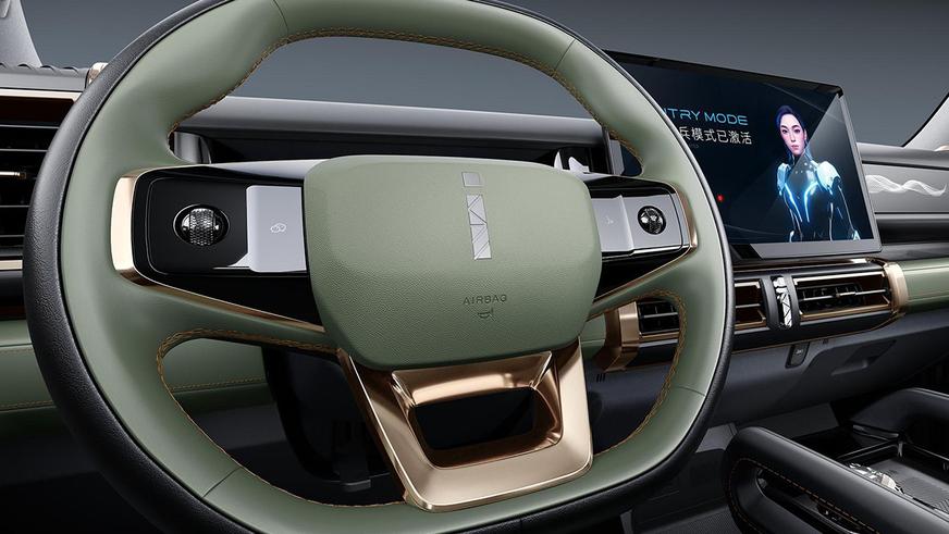 Раскрыт серийный iCar 03: брутальная внешность и большой экран