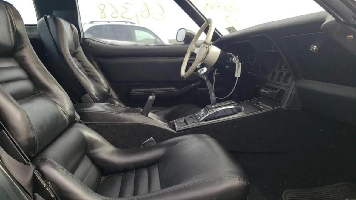 Классический Corvette продают на Kolesa.kz за 20 млн тенге