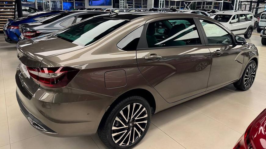 Сколько будет стоить Lada в Эмиратах Сколько будет стоить Lada в Эмиратах