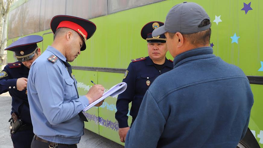 Вместо людей в автобусах в Кыргызстан возят… бензин