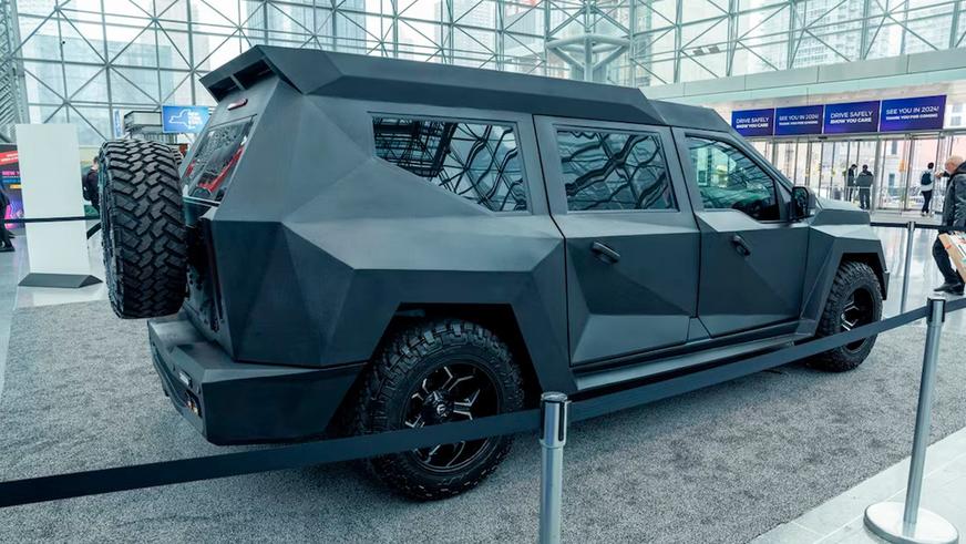 Брутальные внедорожники Toyota и Ford привезли тюнеры на выставку в Нью-Йорке