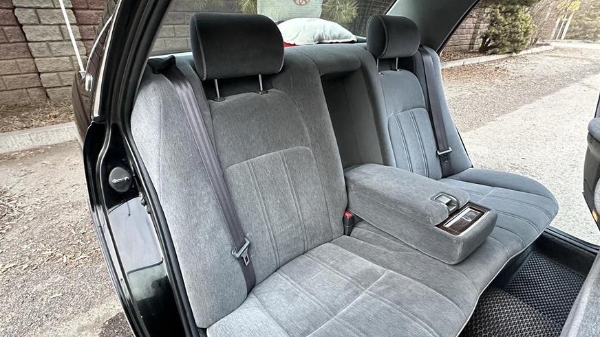 Toyota Crown (S150) с левым рулём продают за 10 млн тенге на Kolesa.kz