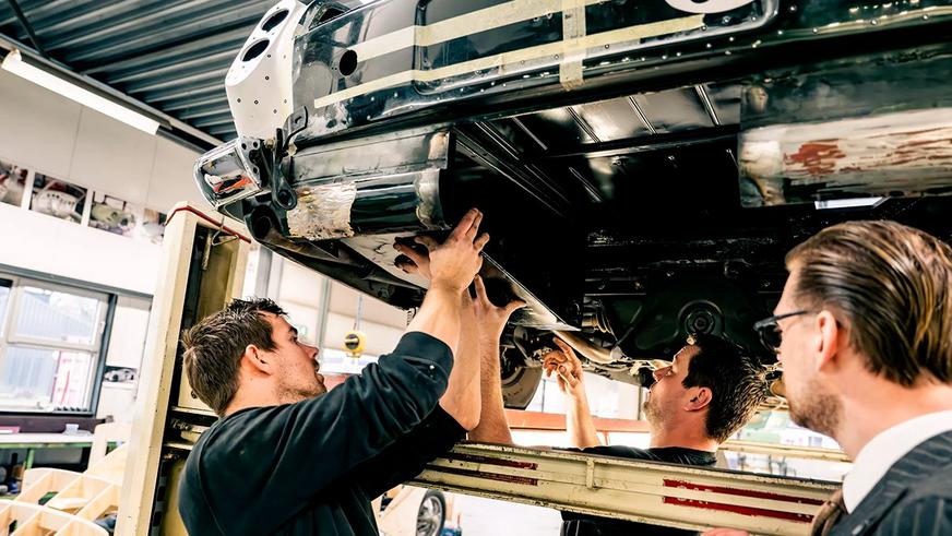 Старый Rolls-Royce Corniche стал необычным универсалом