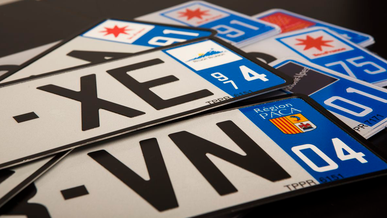 Скандалом обернулась передача регистрации авто частникам во Франции