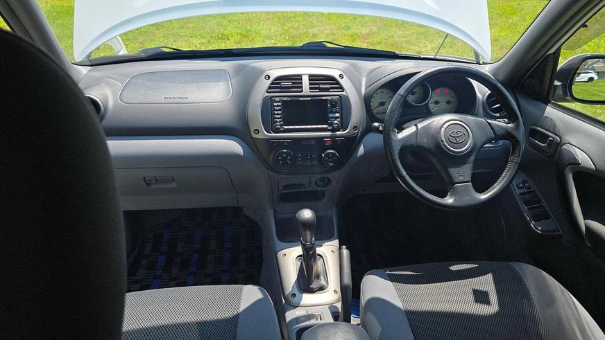 В продаже появился 25-летний Toyota RAV4 почти без пробега