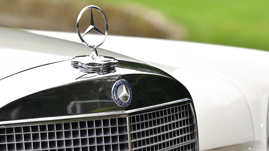 В продаже появился Mercedes-Benz Pullman, собранный для Джона Леннона