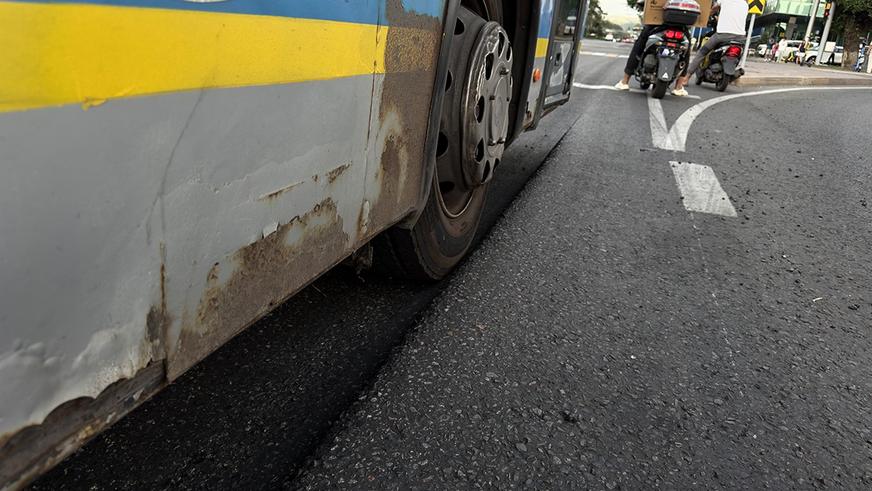 Почему на улицах Алматы после ремонта появляется колея?