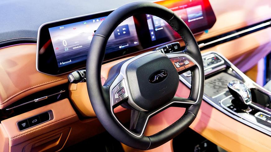 Семиместный минивэн от&nbsp;JAC вышел на&nbsp;рынок Казахстана