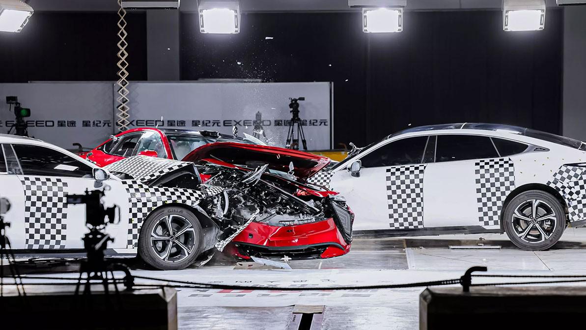 Электроседану Exeed Sterra ES устроили тройной краш-тест
