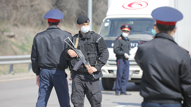 Машину замначальника ДП Алматинской области обстреляли на трассе