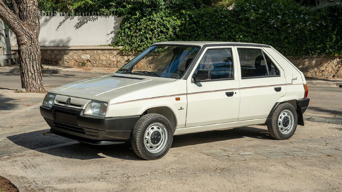 Škoda Favorit 1993 года в целлофане появилась в продаже