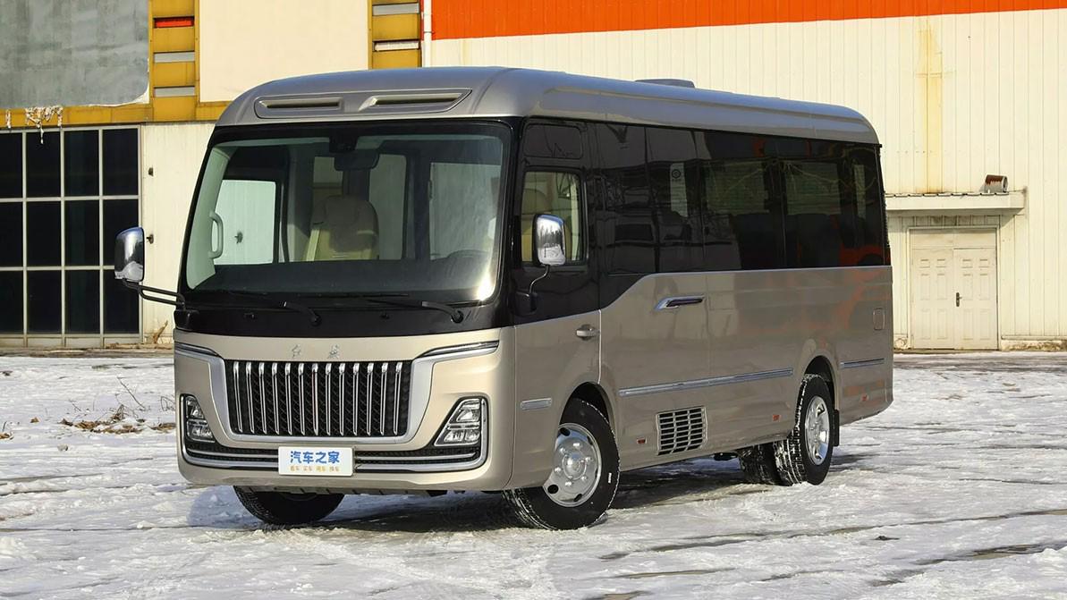 Hongqi возобновляет производство автобусов для чиновников