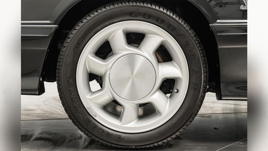 Ford Mustang из 1990-х продают по цене нового Porsche 911 Carrera 4S