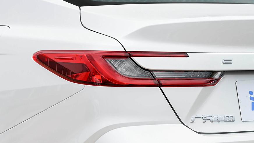 В Китае обновили Toyota Camry. Она стоит от 9 млн тенге