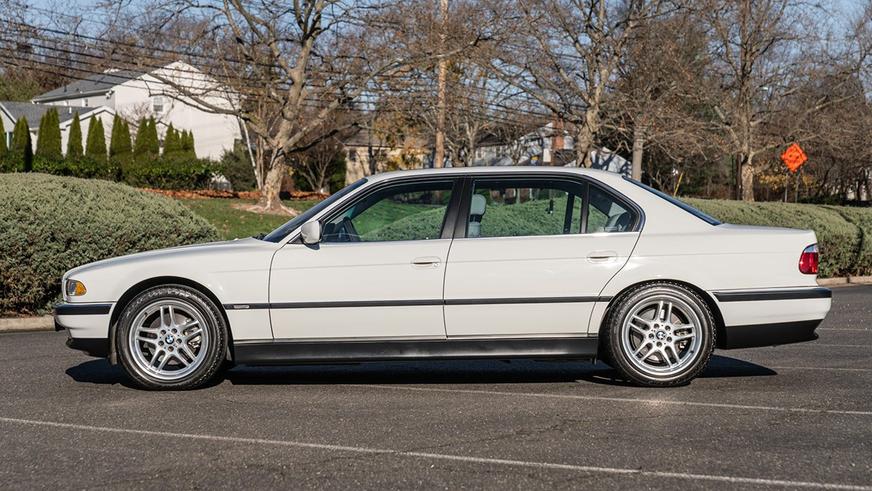 На торги выставили почти новую BMW 740iL (E38) 2000 модельного года