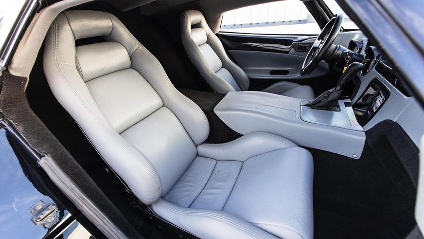 Киномодификацию Dodge Viper под названием Defender выставили на торги