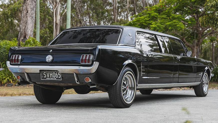 Лимузин Mustang с правым рулём пустили с молотка